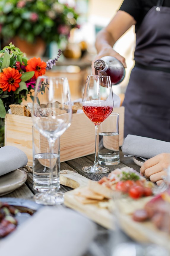 Jause mit Wein